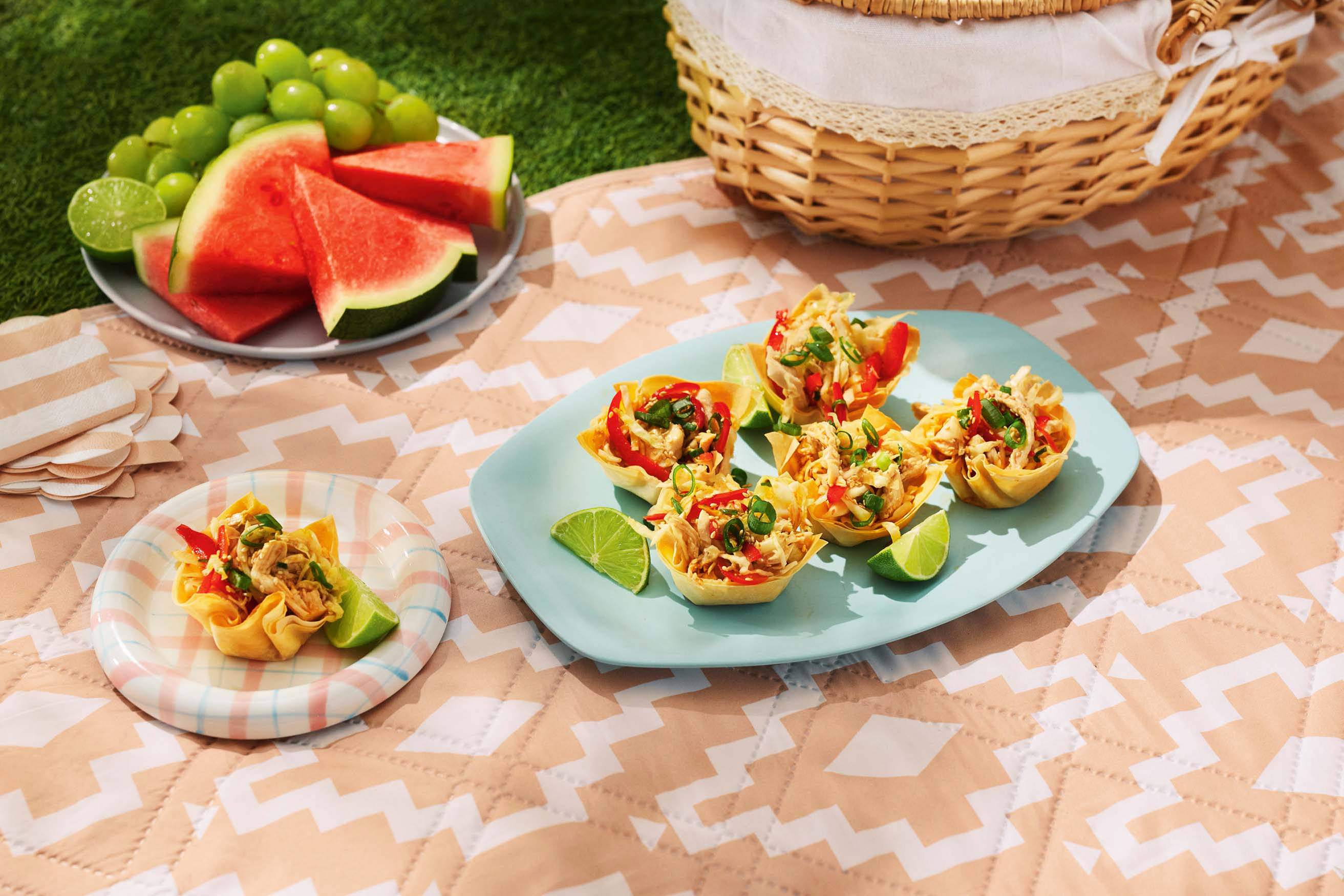 Chicken, Capsicum and Green Cabbage in Pastry Cups Recipe